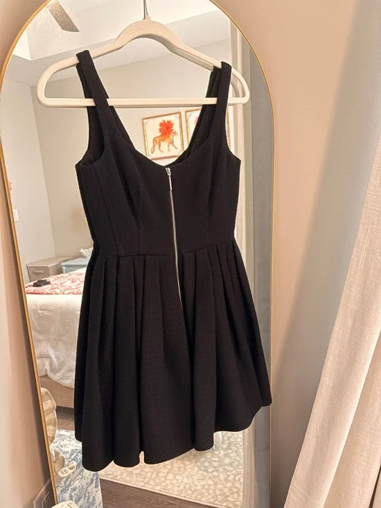 Classic Black Zip-Front Sleeveless Skater Dress - Picture 3 of 6
